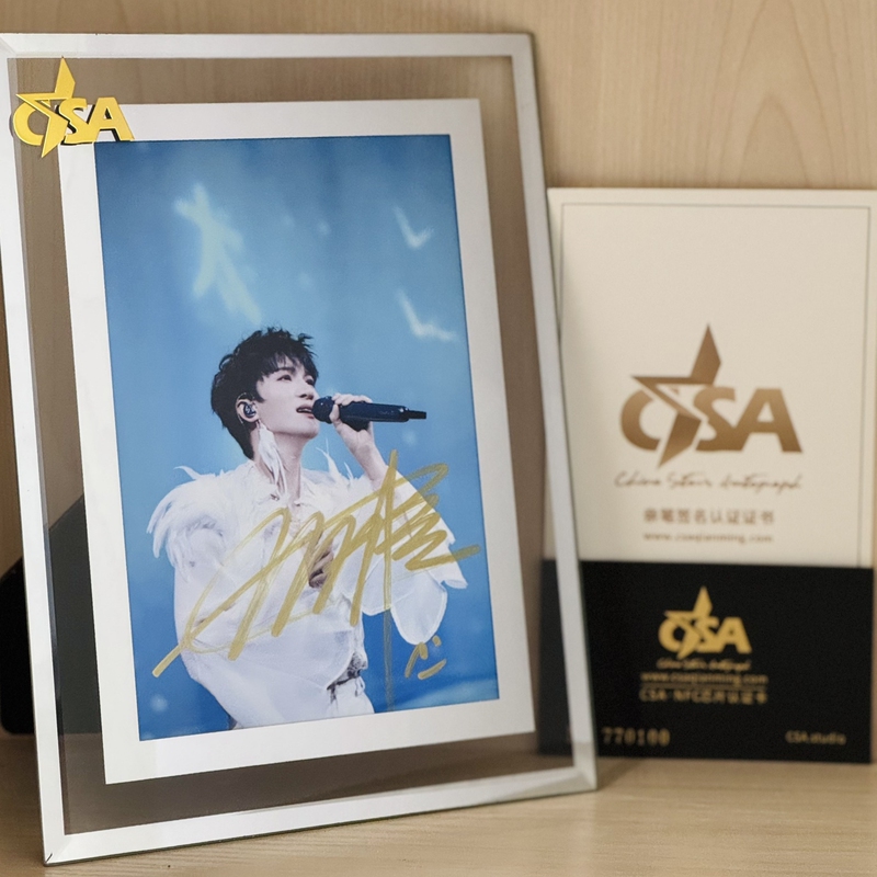 Zhou Shen Autographed Photo with Csa Certificate of Authenticity (Can Be Checked on the Official Website) in a Frame, a Gift for Friends or Besties on Their Birthday