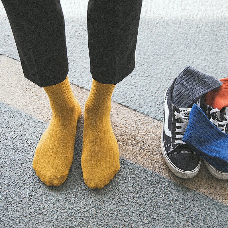 4 pairs of Korean version cotton retro men's mid-tube socks sweat-absorbing deodorant sports solid color stockings Korean boys tide socks