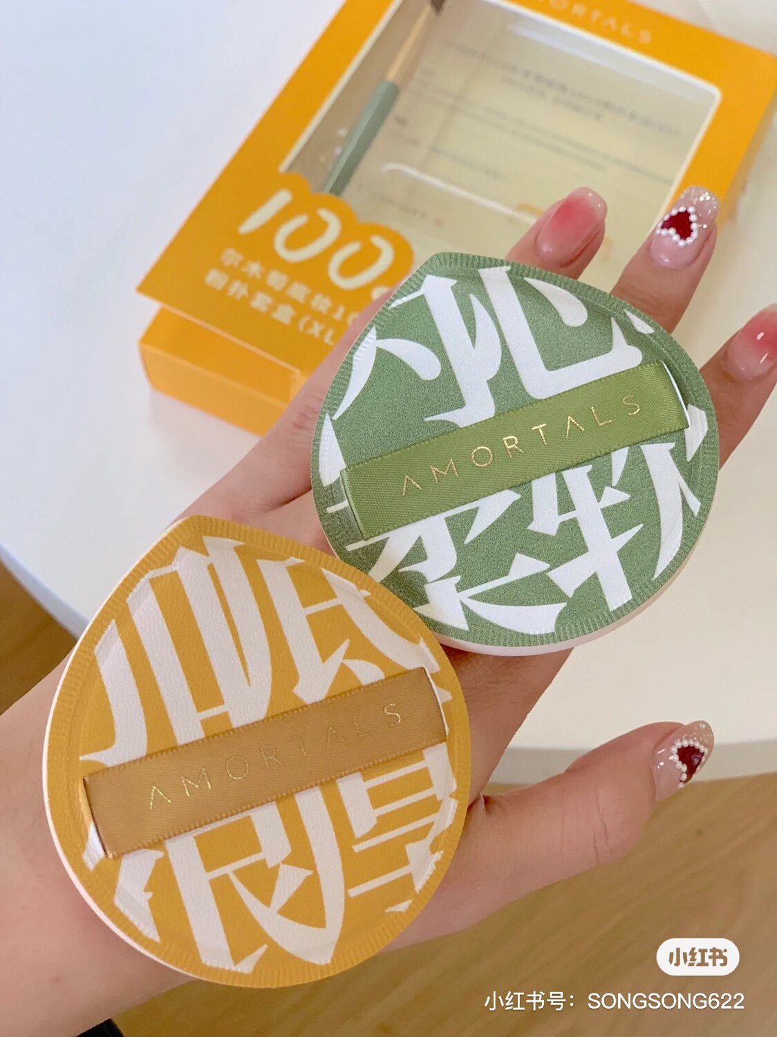 Look at this powder puff, it is big and thick Ermu grape 100 points plus xl powder puff with concealer brush and no powder