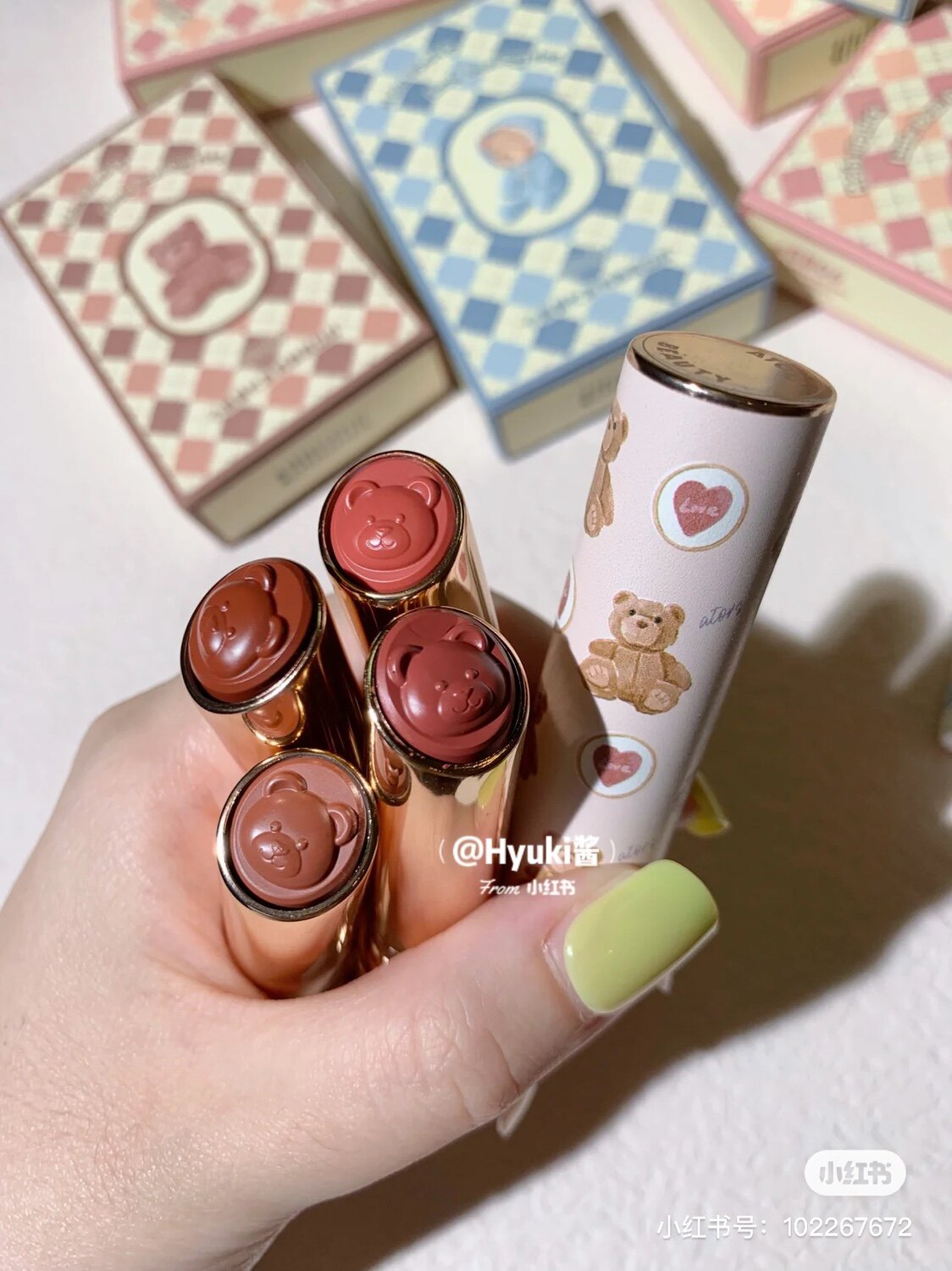How can you put it on like a bear~ ators bear is very busy moisturizing lip balm lipstick daily miscellaneous moisturizing feeling