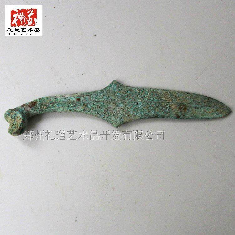 Zhengzhou imitation ancient soldier's short knife sword handicraft swing decoration collection to play the sheep's head small knife without cutting edge bronze-made little ancient play
