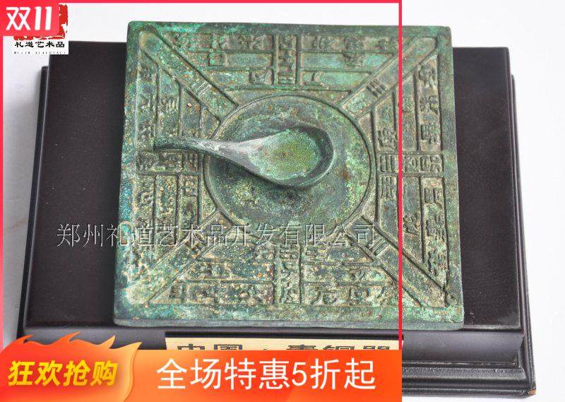 Antique made old bronze Division South Process Gift pendulum decoration Teaching appliance Model ancient compass Chinese decorative tabletop pendulum piece