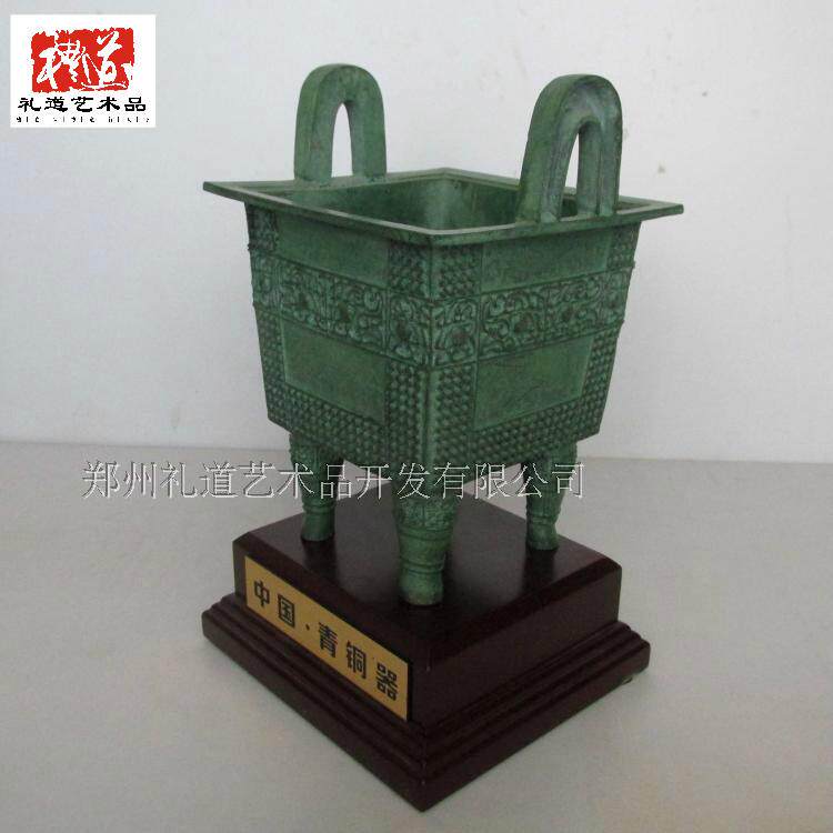 The Beast Face Milk Nail Striding Square Tripod Zhengzhou Shang Tripod Office Desktop Small Pendulum Pieces Imitation Ancient Pure Copper Historical And Cultural Teaching Aids Tripod