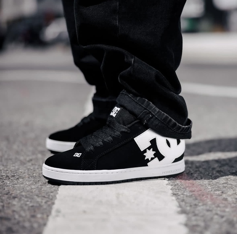 Classic Special Offer Dc Court Graffik Skateboard Shoes with Thick Tongue and Bread-Shaped Sole, Wear-Resistant Outsole Shoes