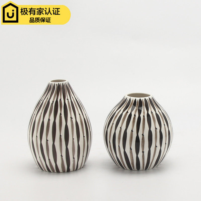 Modern light luxury creative simple striped ceramic jar vase decoration living room TV cabinet Bogu shelf model room decoration