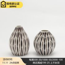 Modern light luxury creative simple striped ceramic jar Vase ornaments living room TV cabinet boggy frame model room decoration