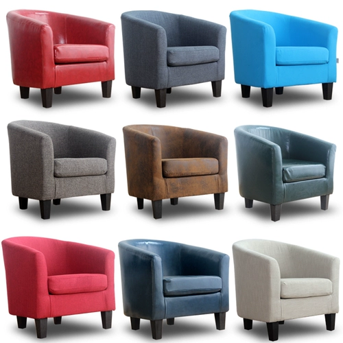 Маленький диван для отдыха для двоих, ноутбук