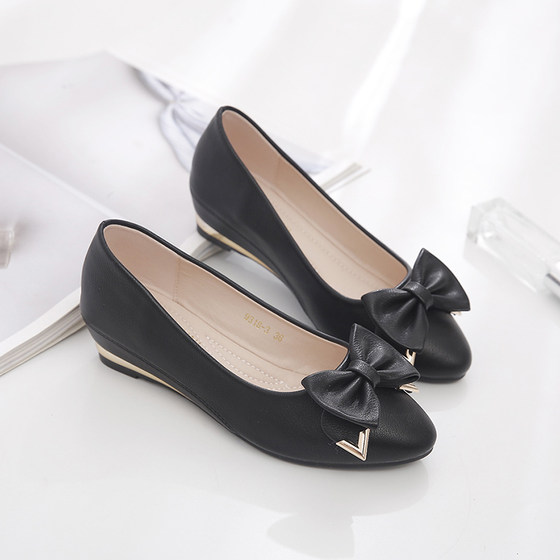 2025新款坡跟单鞋女内增高淑女鞋百搭防滑平底浅口软皮软底妈妈鞋