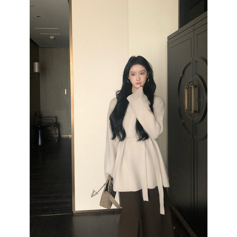 Youwei Wool Knitwear Early Autumn Top for Women, Autumn and Winter 2025 New Style, Winter High-End Thickened Sweater Youwei Wool Knitwear Early Autumn Top for Women, Autumn and Winter 2025 New Style, Winter High-End Thickened Sweater