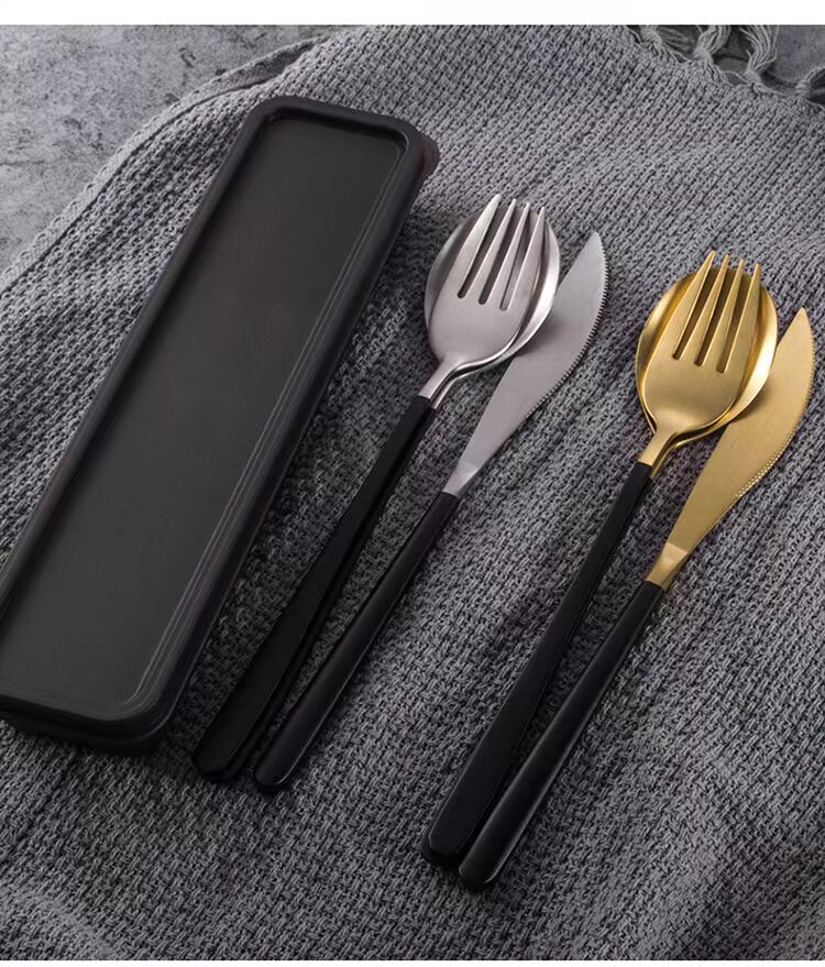 Dao bít tết vàng và nĩa muỗng inox 304 hai hoặc ba bộ đồ gia dụng cầm tay màu đỏ dễ thương Bộ đồ ăn phương Tây bộ chén đĩa cao cấp