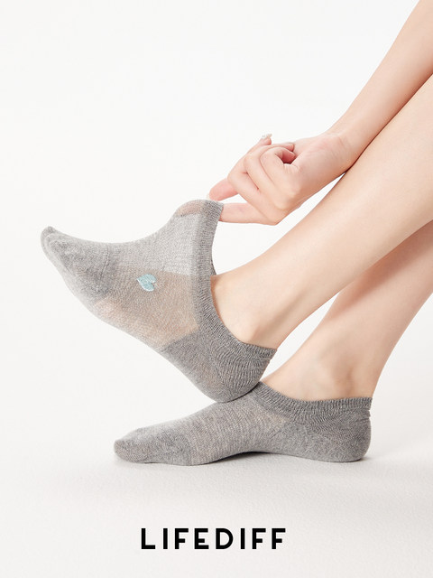 Non-Slip Thin Summer Boat Socks, Gray Socks for Women, No-Show, Shallow Mesh, Breathable, Heart Embroidery, Invisible Socks
