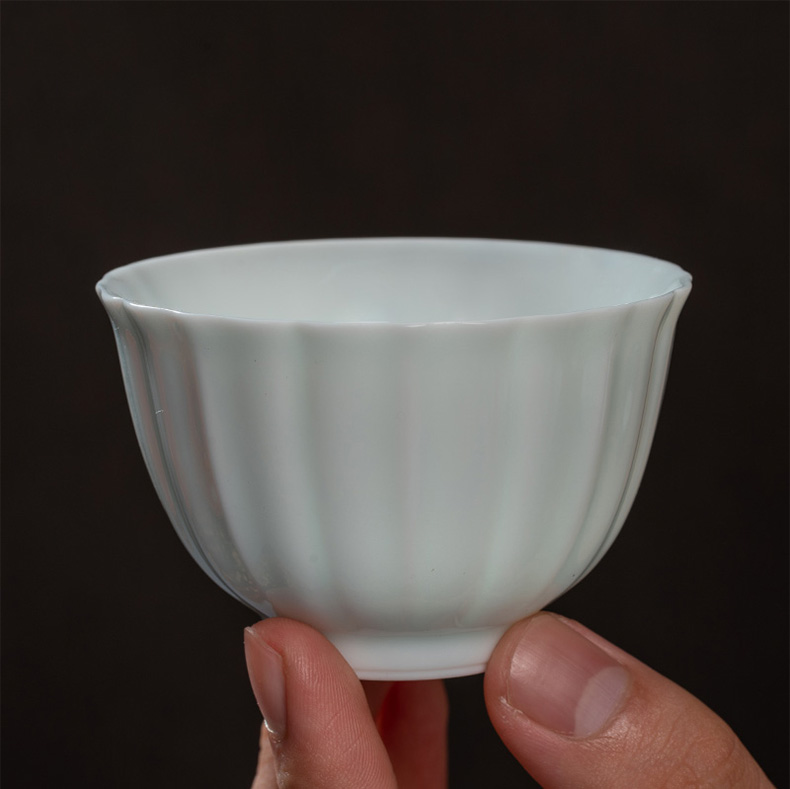 Three frequently hall jingdezhen ceramic cups kung fu tea set new kwai expressions using the sample tea cup cup small single CPU S41070 carving