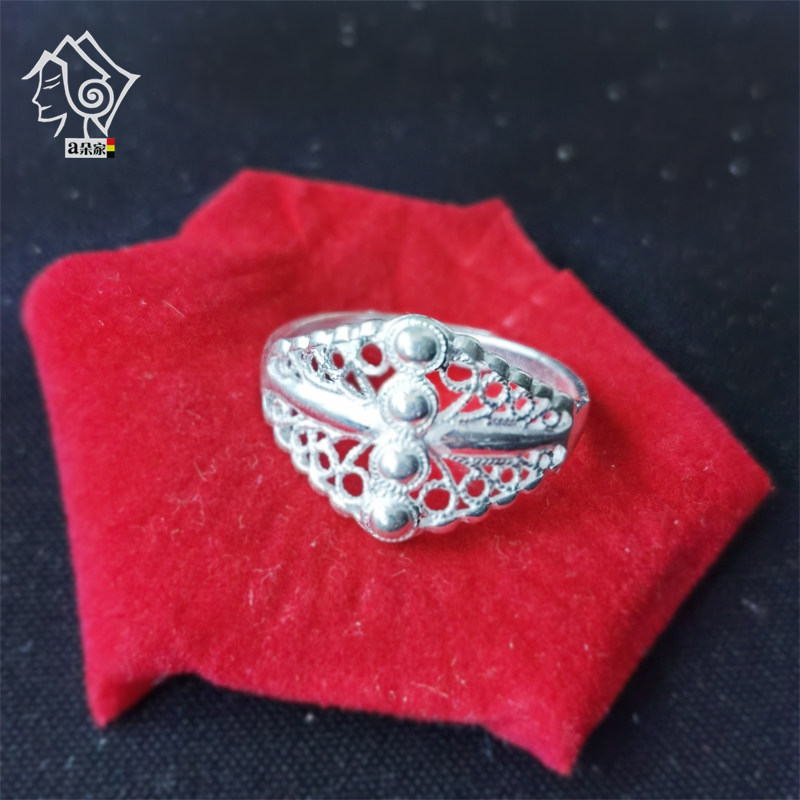 Liangshan Yi ethnic pure silver ring female section 999 handmade carved hollow ring ring national wind jewelry