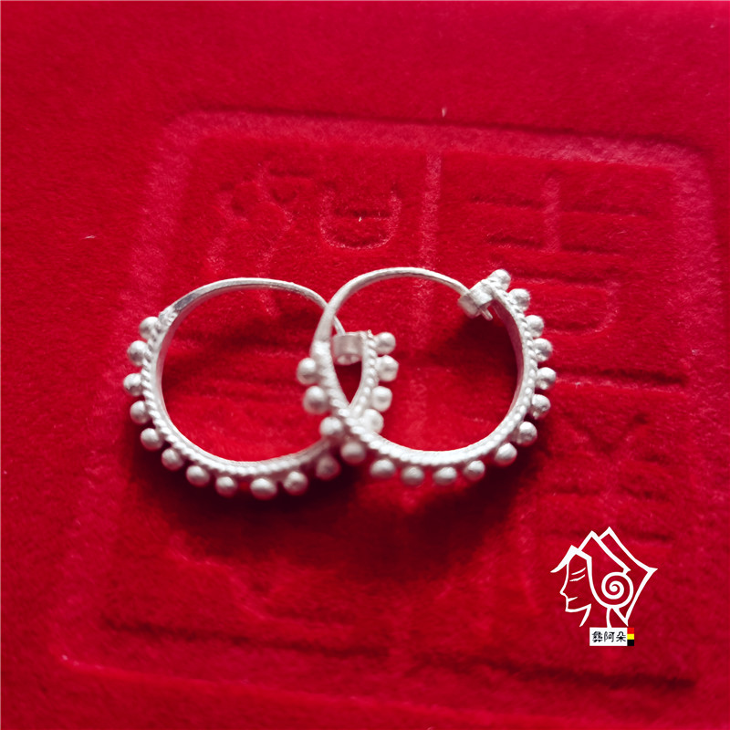 Liangshan Yi ethnic earrings female pure silver pure handmade small bump temperament brief individuality retro minority wind silver decoration