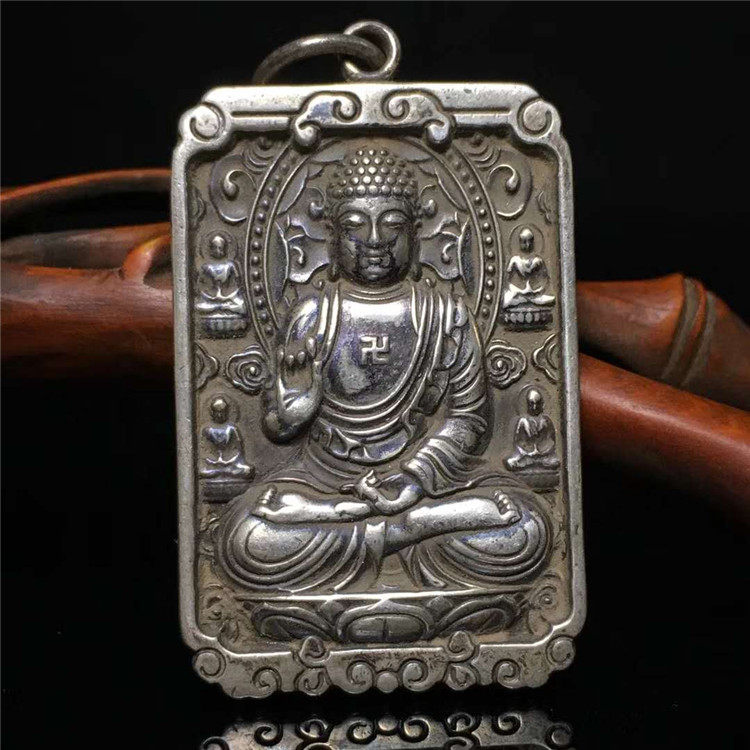The Qing Dynasty returned to the old silver Sakimani Buddha silver pendants Yupei with pendant antique jade collection