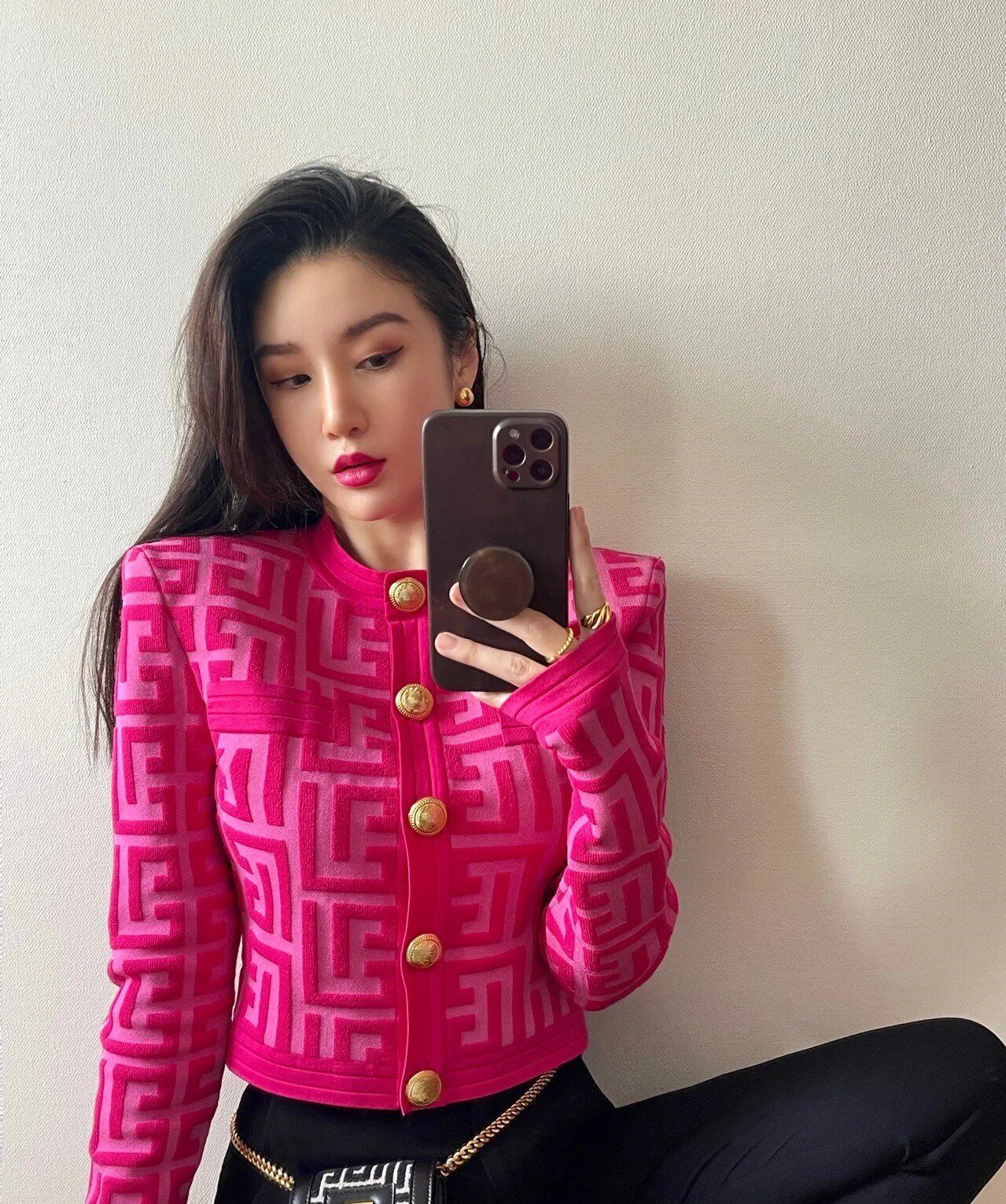Knitted sweater jacket female French niche tops temperament Korean gentle wearing alpha-gas rose pink sweater