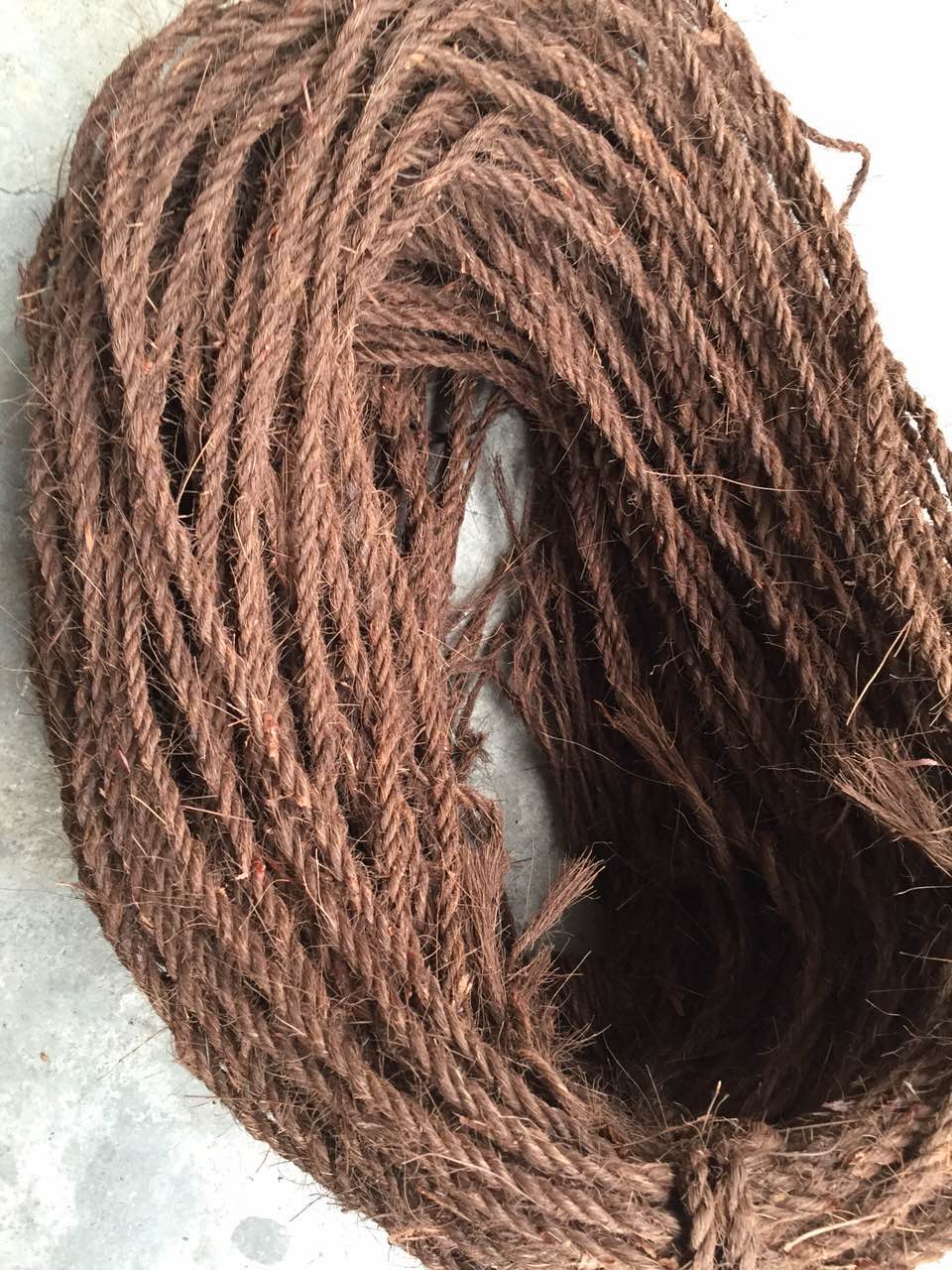 Brown rope coarse 3 strands 8mm brown sheet brown rope tightened brown bed bottom rope hand woven fastening cable rope full of two