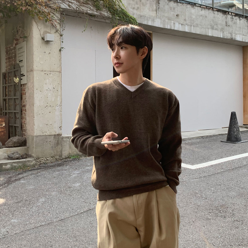 Ssumenam'Old Money Style V-Neck' Dark Brown Drop Shoulder Sweater for Men, Autumn Warmth, Lazy Loose Knitwear