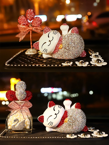 Женский вариант вагона для женского автомобиля перед машиной перед машиной, украшение кошки богатства встряхивает творчество Co -Pilot