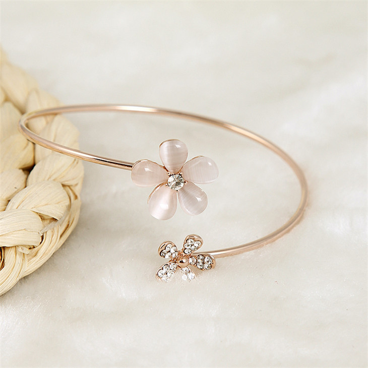 Phiên bản tiếng Hàn của vòng đeo tay nhỏ tươi opal không gây dị ứng vòng đeo tay nữ vòng tay thời trang phụ kiện bông tai ba mảnh vòng vàng 18k kiểu mới