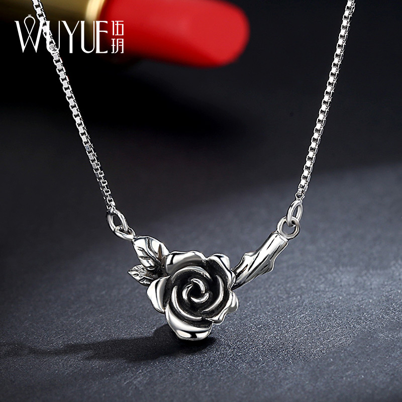 Pure Silver Thorns Thorn Rose Necklace Lock Bone Chain Woman Retro Pendant Thai Silver Ornament Small Crowd Design Sensation Necklace Summer