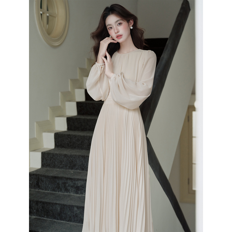 French-Style Gentle Apricot Lantern Sleeve Dress, Autumn and Winter, Super Fairy-Like, Elegant and Understated, High-End, Pleated Long Dress French-Style Gentle Apricot Lantern Sleeve Dress, Autumn and Winter, Super Fairy-Like, Elegant and Understated, High-End, Pleated Long Dress