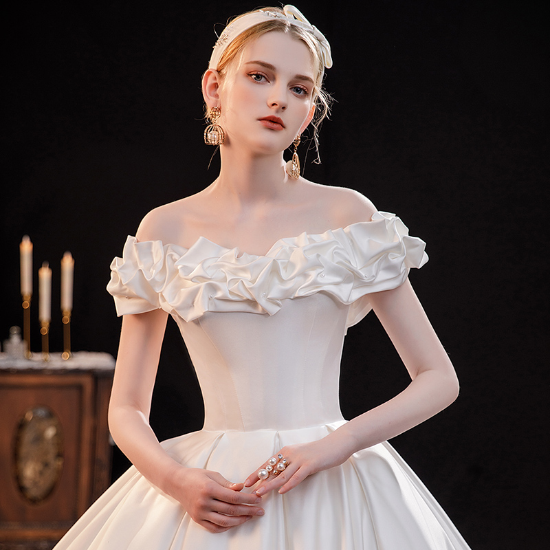 Premium texture satin main wedding dress 2022 new bride summer French retro one-shoulder large trailing minimalist