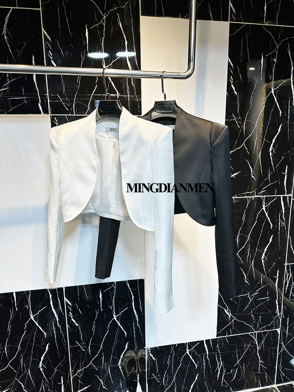 2026 New Style Three-Dimensional Tailoring Niche Design Puff Shoulder High-End Short Chic Unique Slimming Jacket