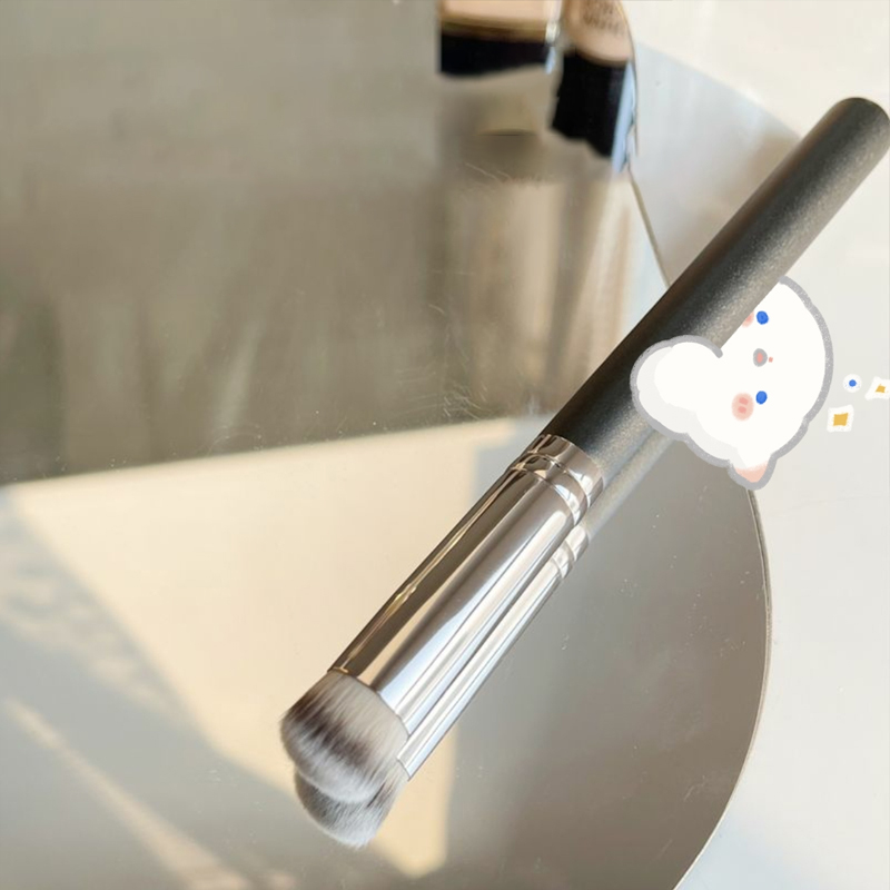 One circle smaller than 270, more accurate and seamless thumb foundation m170 concealer brush 270s soft hair 370 makeup brush