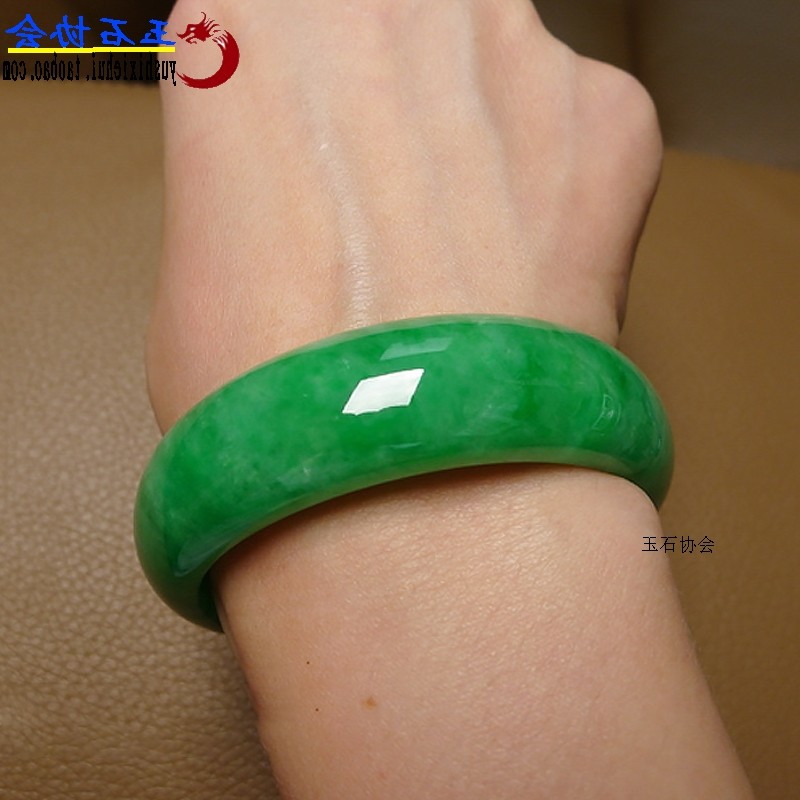 中国 時代物 天然石 腕輪 5点 古置物 古擺件 中国古美術 古美味 翡翠？ 清代 宮廷御藏 高氷 翡翠彫 帝王緑 腕輪 麻花形 漆盒」