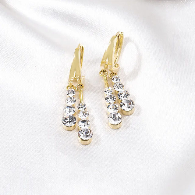 Light luxury super flash rhinestone earrings special design sense 2022 new earrings unique temperament niche high-end earrings