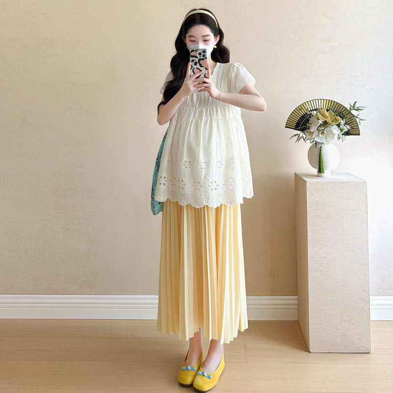 Maternity Summer Outfit 2026 New Style for Pregnant Moms, High-End Lace Top and Pleated Skirt Two-Piece Set for Summer — 1
