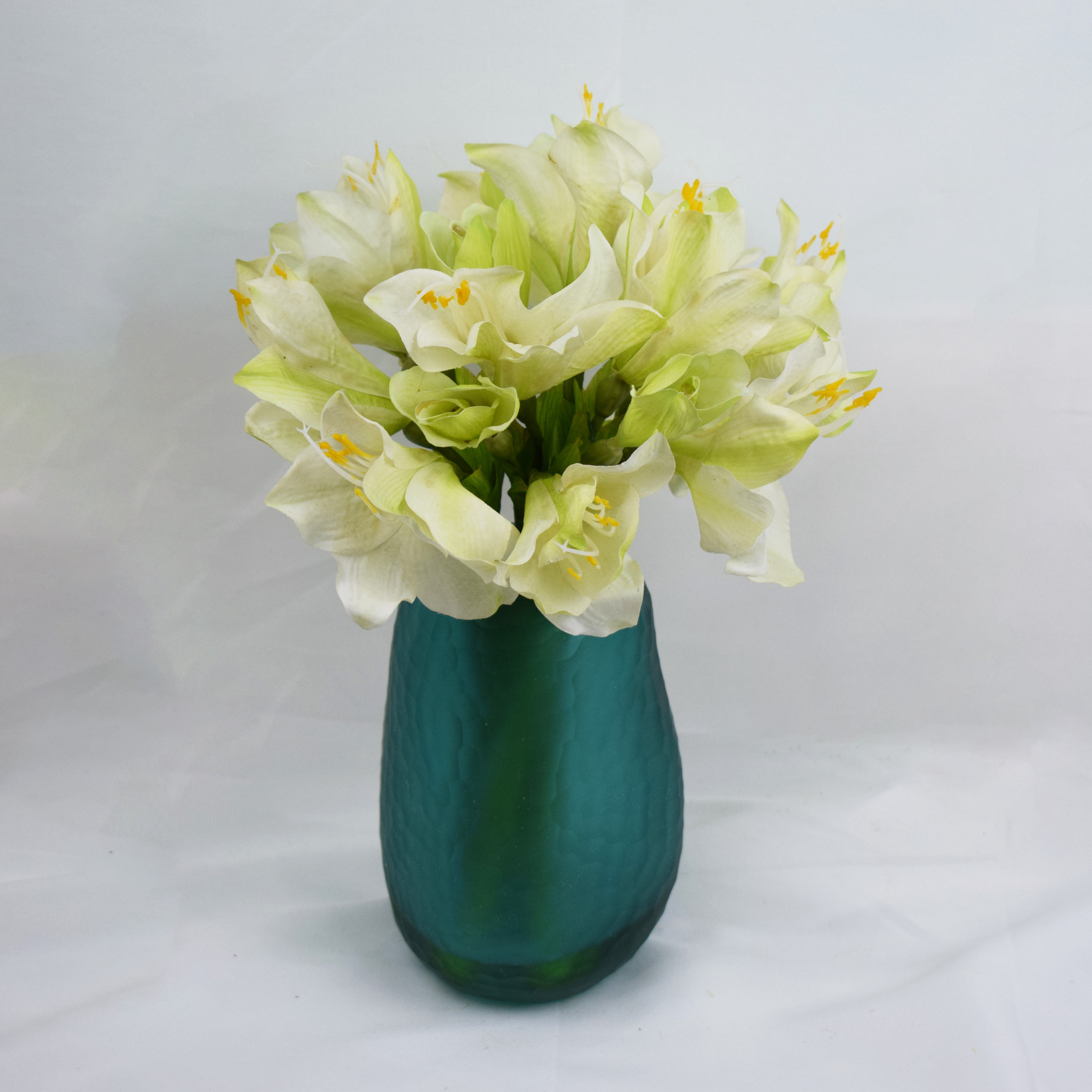 Modern minimalist desktop frosted blue-green glass vase Zhudinghong Clivia simulation flower art small ornaments