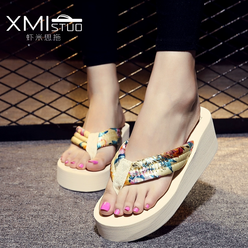 Flip-flops nữ mùa hè thời trang mới mặc bên ngoài lật dốc với dép và dép chống trượt nặng đáy nữ dép cao gót 