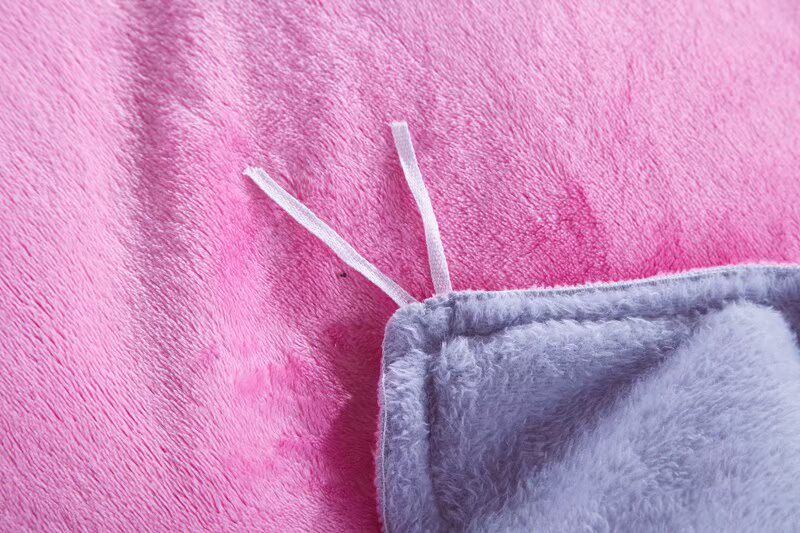 Mùa đông san hô lông cừu bốn mảnh flannel hai mặt cộng với nhung dày tấm chăn flannel sang trọng gối mền 2 trong 1