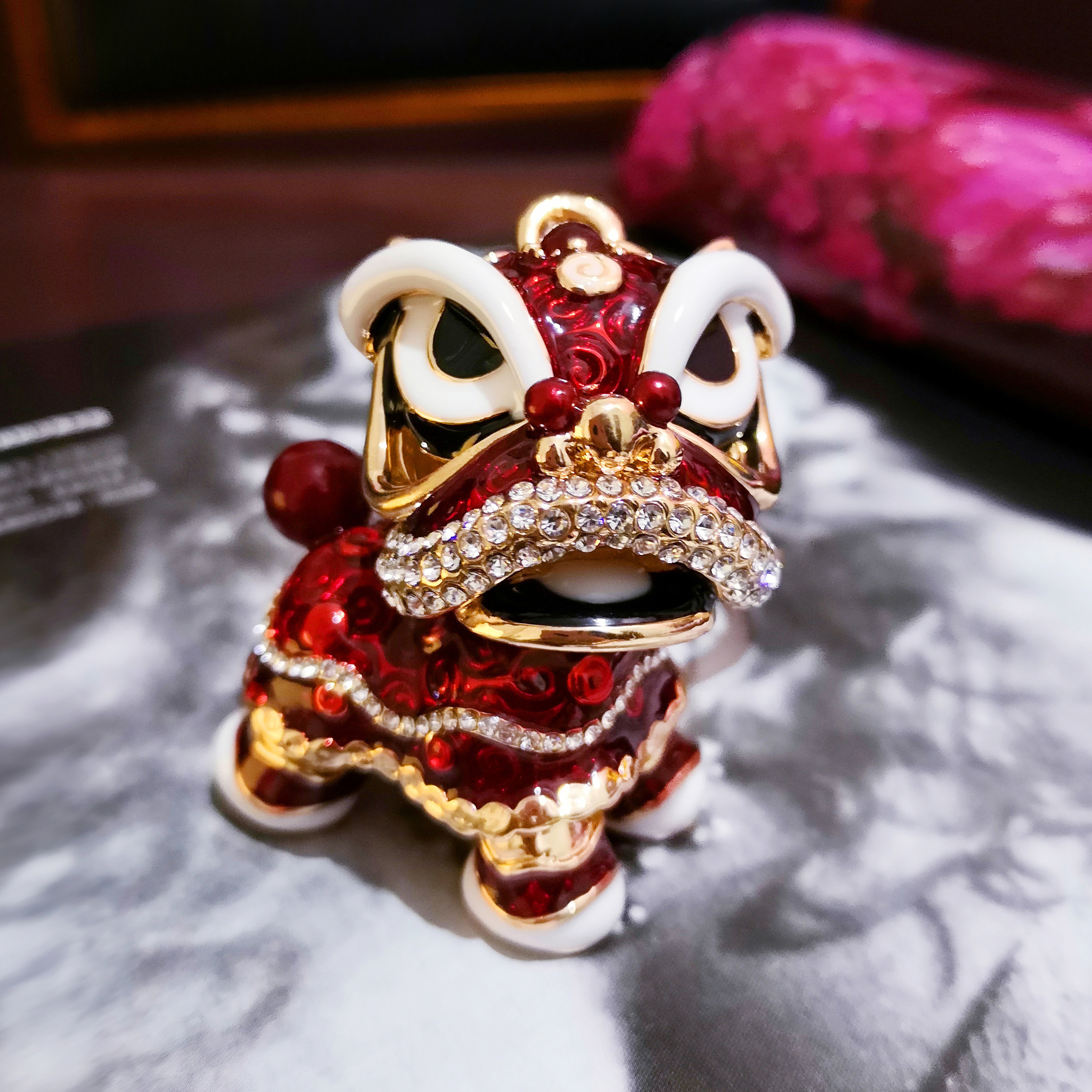Chinese wind crystal diamond lion dance lion wake up lion key chain car key chain bag pendant men and women couples