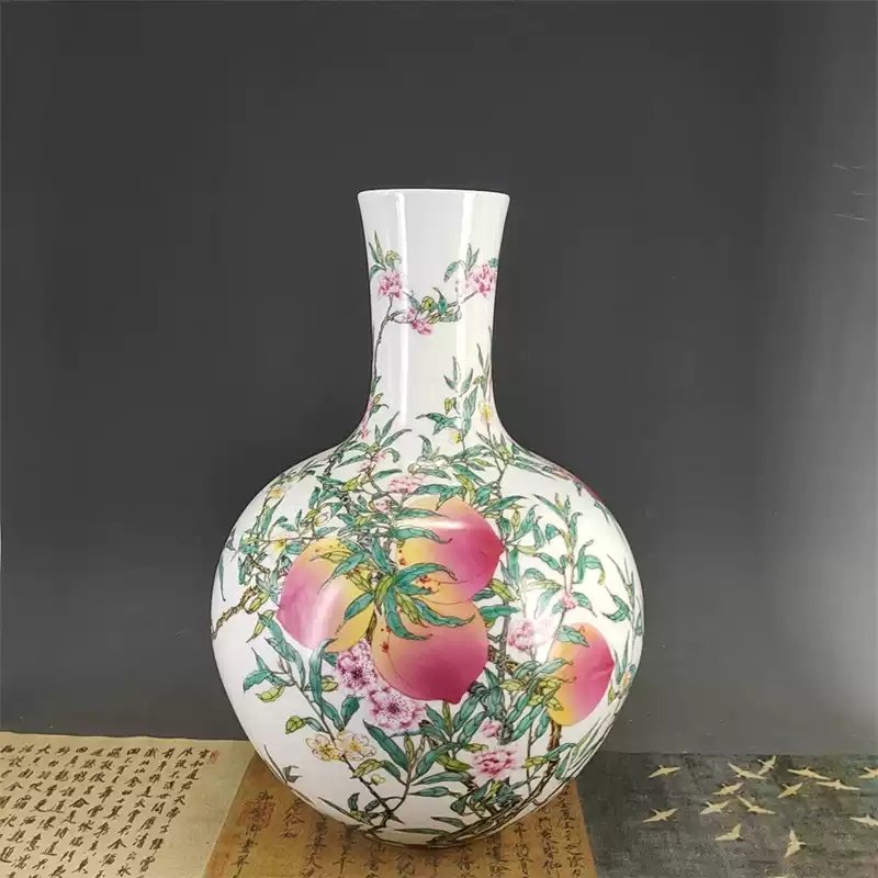 清乾隆粉彩福寿九桃紋オリーブ瓶 景徳鎮 陶磁器 装飾品