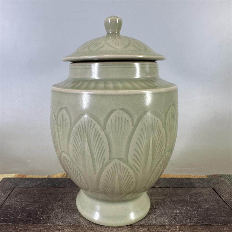 宋代越窑青瓷刻花盖罐：穿越千年的美学与工艺，古董古玩中的珍宝-仿古