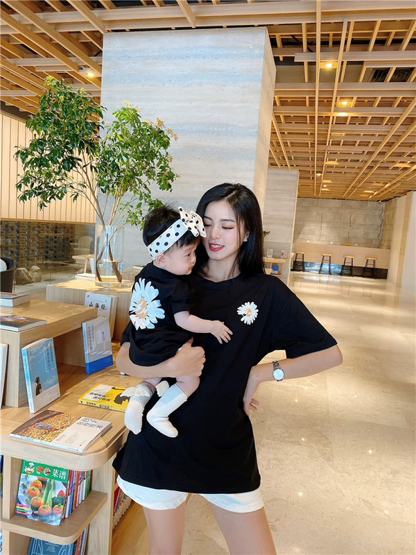 Little daisy cha mẹ-con mặc một gia đình bốn mùa hè ngắn tay 2020 áo thun mới cho mẹ và con gái sáu tháng xu hướng romper trẻ em - Trang phục dành cho cha mẹ và con