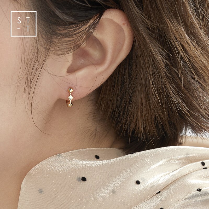 Mrs. Shen S925 pure silver personality ear ring rhombus ear button female retro port Wind fashion design white collar temperament ear decoration