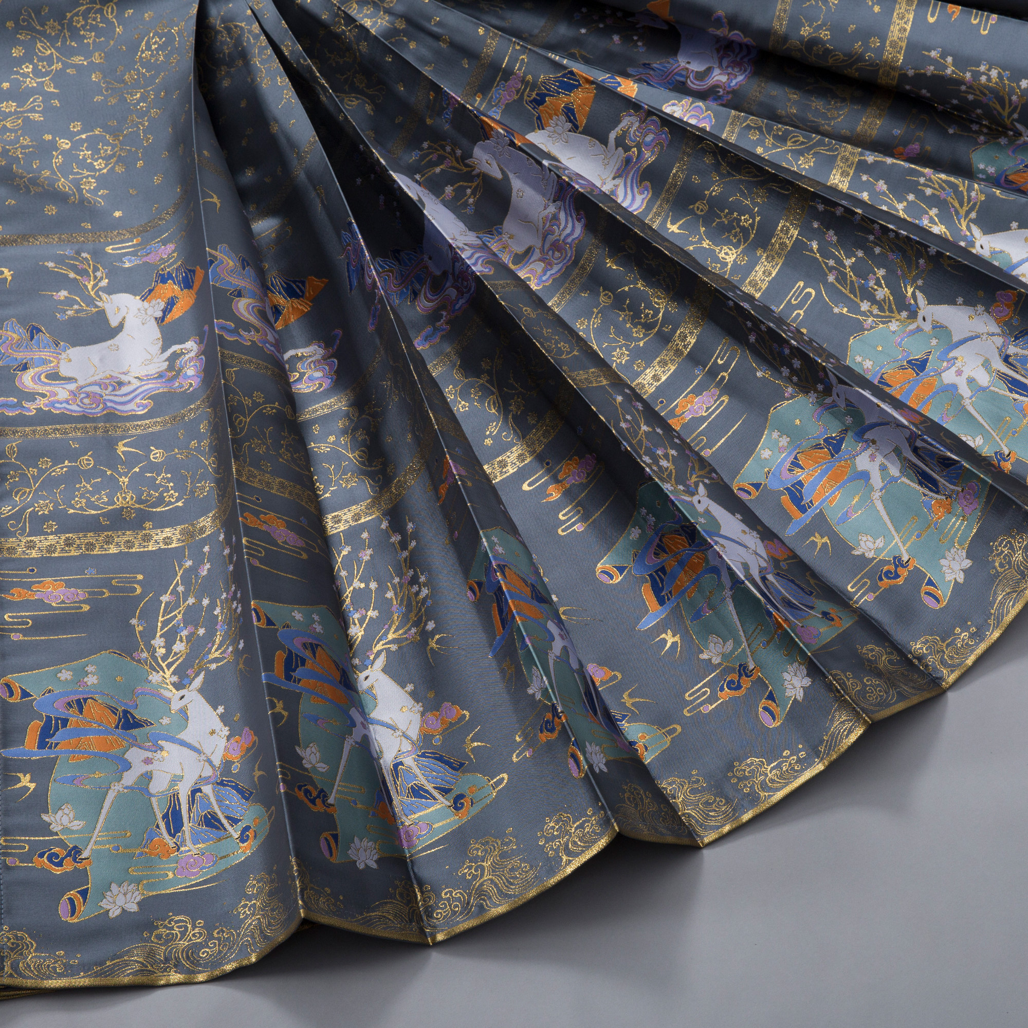 (Spot drop) * pick up deer roll * horse face bright makeup flower 5 meters pendulum Zhijin Yuntang incense warm original Hanfu