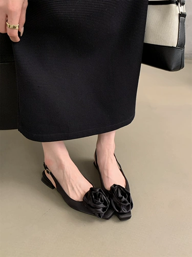 Женские цветы густые каблуки одиночные туфли 2024 Новые французские ночные ночные сказочные сандалии сандалии Baotou