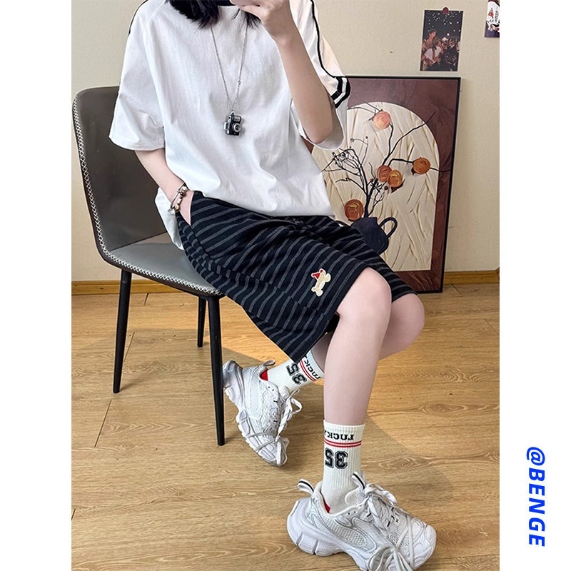 150kg Plus Size American-Style Striped Shorts for Women, Summer Trendy Brand with Puppy Embroidery, Casual Sports Mid-Length Shorts 150kg Plus Size American-Style Striped Shorts for Women, Summer Trendy Brand with Puppy Embroidery, Casual Sports Mid-Length Shorts