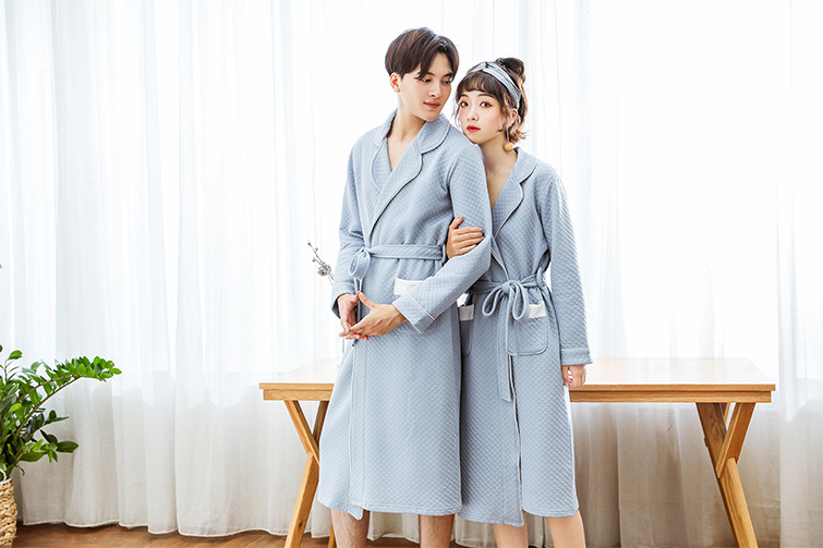 Đàn ông mùa thu và mùa đông dài lớp không khí chần màu rắn đôi vài bộ đồ ngủ nhà màu đơn giản áo ngủ sống viền đồ ngủ lụa