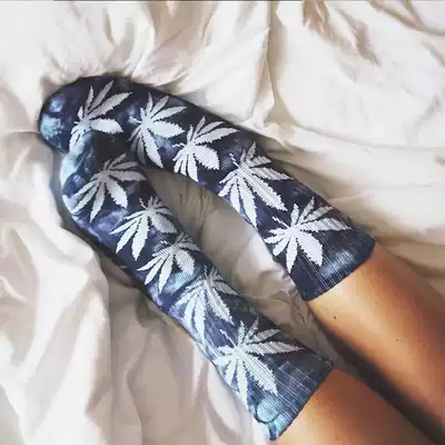 Stockings male couple European and American street maple leaf wild thick terry bottom mid-tube socks female personality color high-tube socks