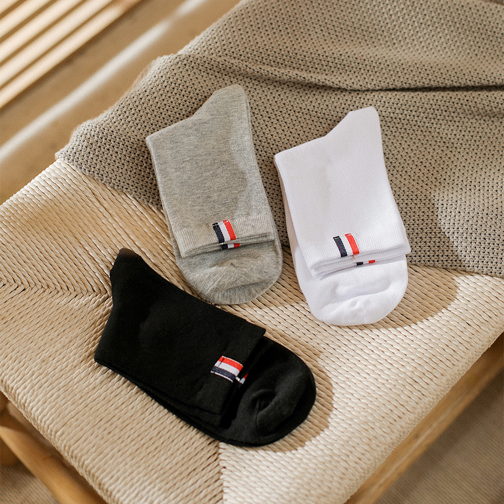 Spring, summer and autumn boys ' new medium tube cotton socks business socks solid color sports white gold code basic cotton socks