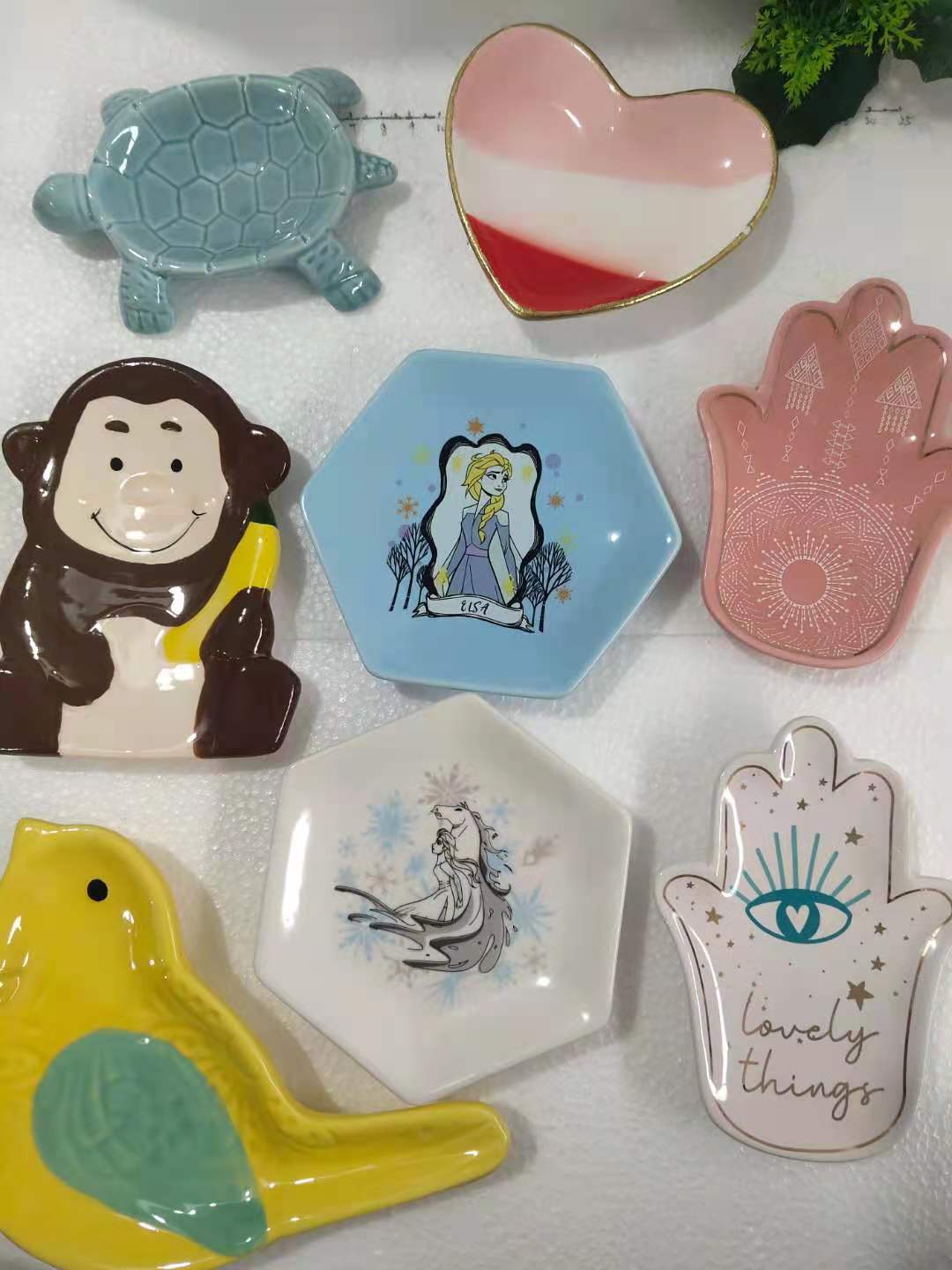 All kinds of ceramic micro-defect small dishes (shoot one and three) cute mini personalized pickle dish pet snack dish living room