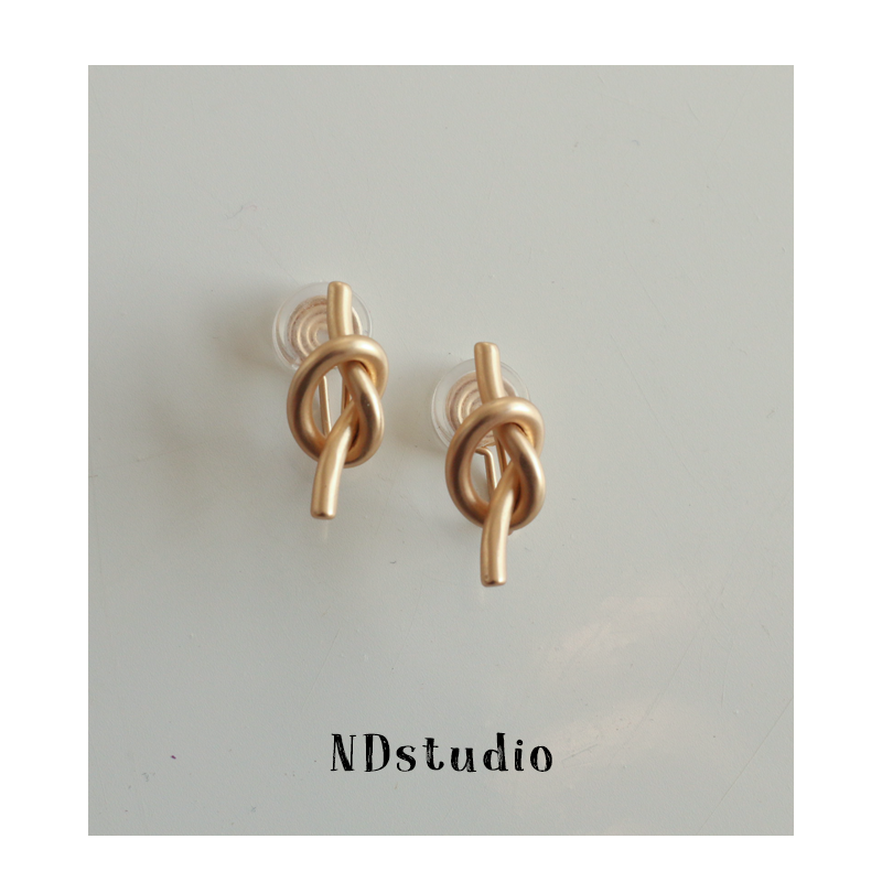 ND ear - free hole in knotted geometric incense plate ear dumb gold simple sentiment in French compact