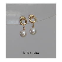 ND no earhole must be in irregular rugged metal feeling earrings retro Schhome white pearl Mosquito Coil Pan Ear Clip