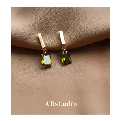 ND moss green retro elegant white olive green zircon square drill painless mosquito coil ear clip